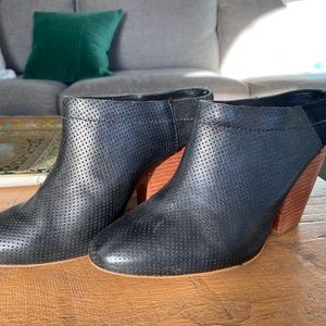 Miss Albright Black Clogs